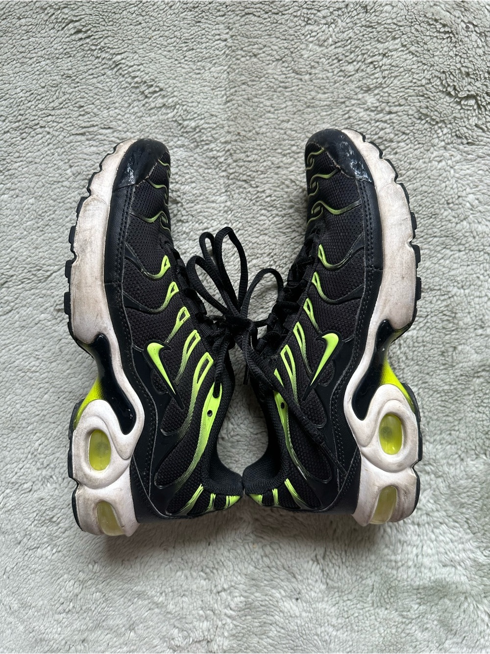 Nike Kids Black & Neon Green Athletic Sneakers